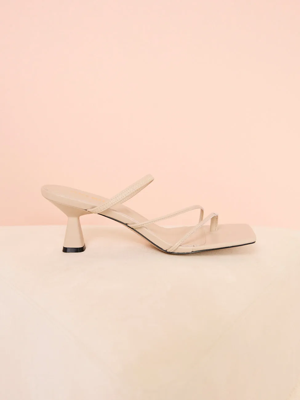 Alias Mae Henley Heel in Cream