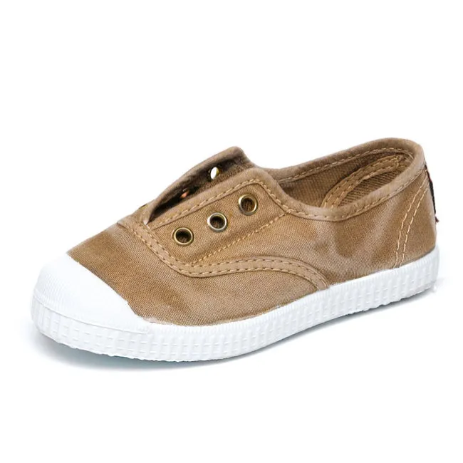 Cienta Zapatilla Slip on Shoe in Beige